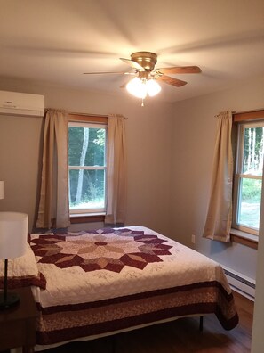 2 bedrooms, iron/ironing board, free WiFi, bed sheets - Nicholas Run Cabin - the perfect getaway. (Monterey)