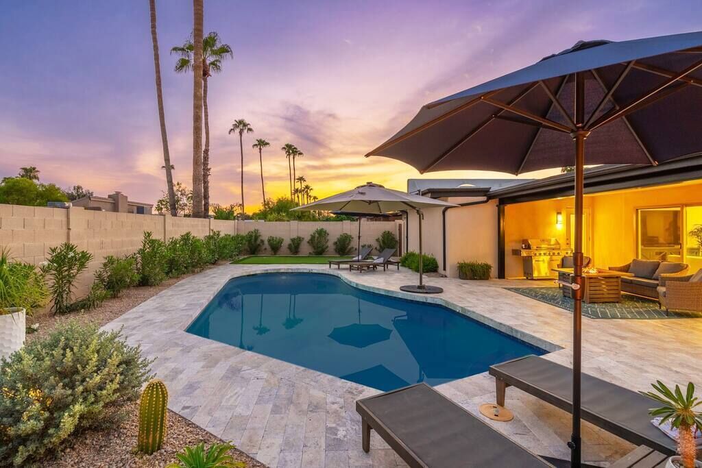 Walk to Kierland! Stylish and Modern with Heated Pool, Pool Table, Putting Green