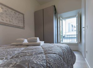 1 chambre, coffres-forts dans les chambres, fer et planche à repasser