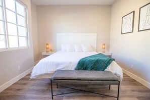 6 bedrooms, desk, iron/ironing board, travel cot