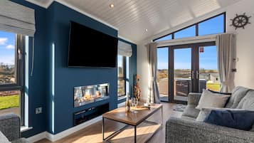 Smart TV, fireplace