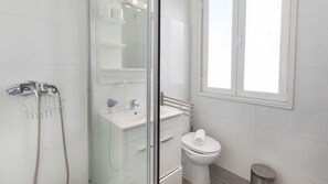 Haartrockner, Handtücher, Toilettenpapier