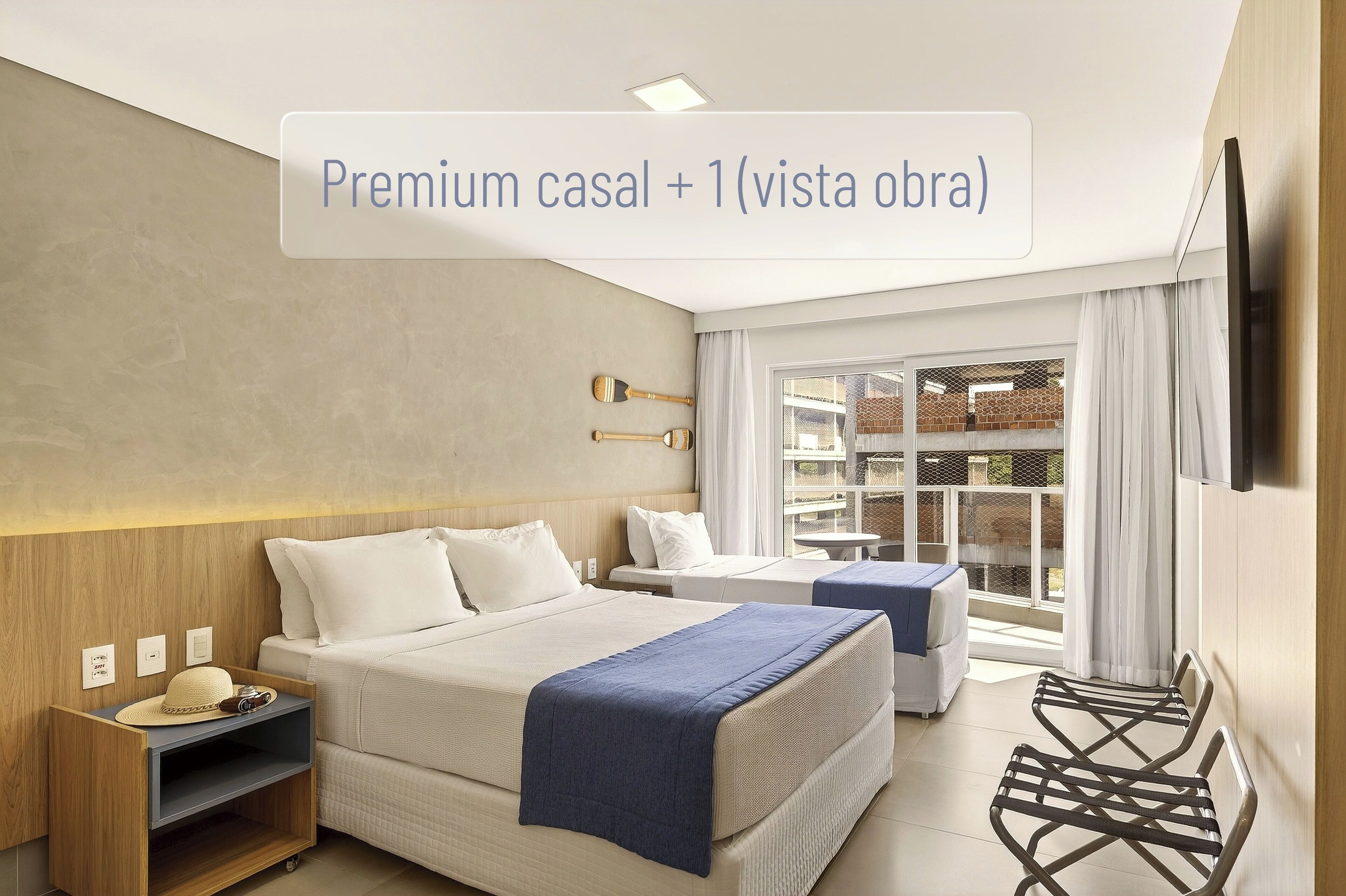 Premium casal+1 - Vista Obra | In-room safe, desk, laptop workspace, blackout drapes