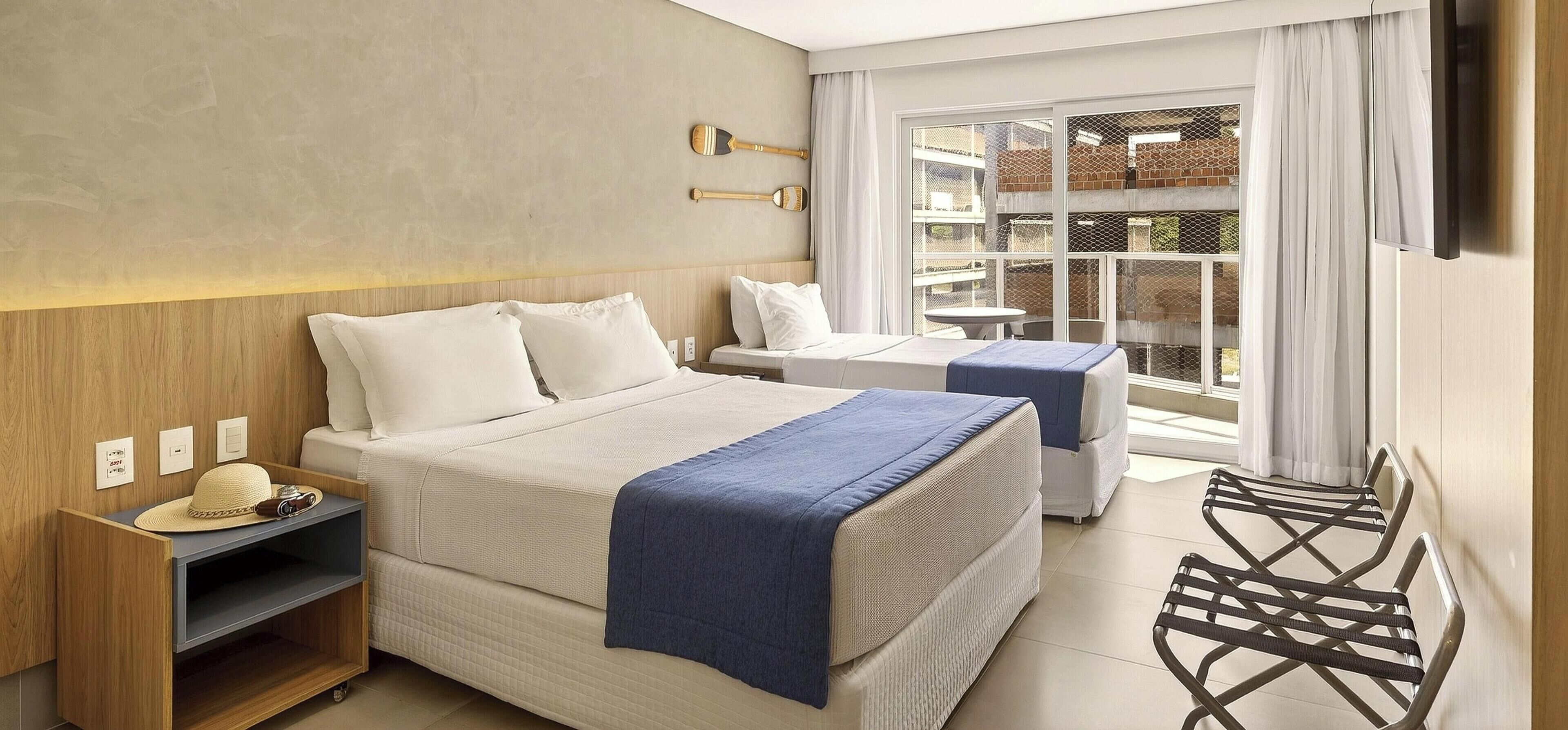 Premium casal+1 - Vista Obra | In-room safe, desk, laptop workspace, blackout curtains