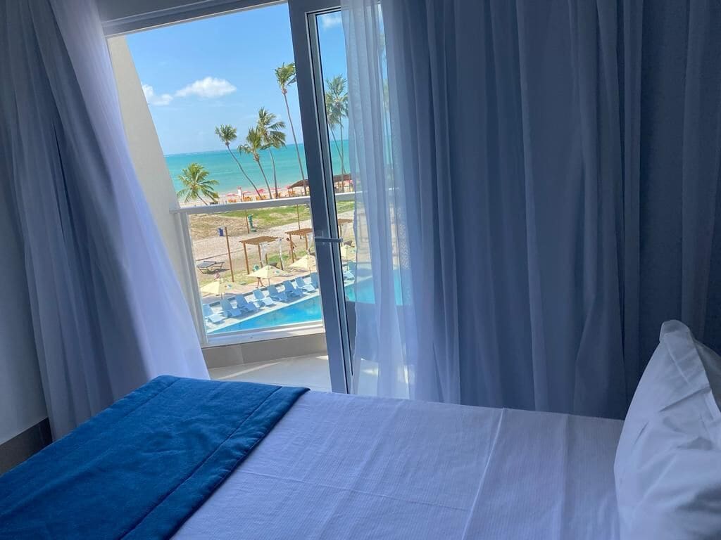 Cofres nos quartos, escrivaninha, espaço de trabalho para notebook