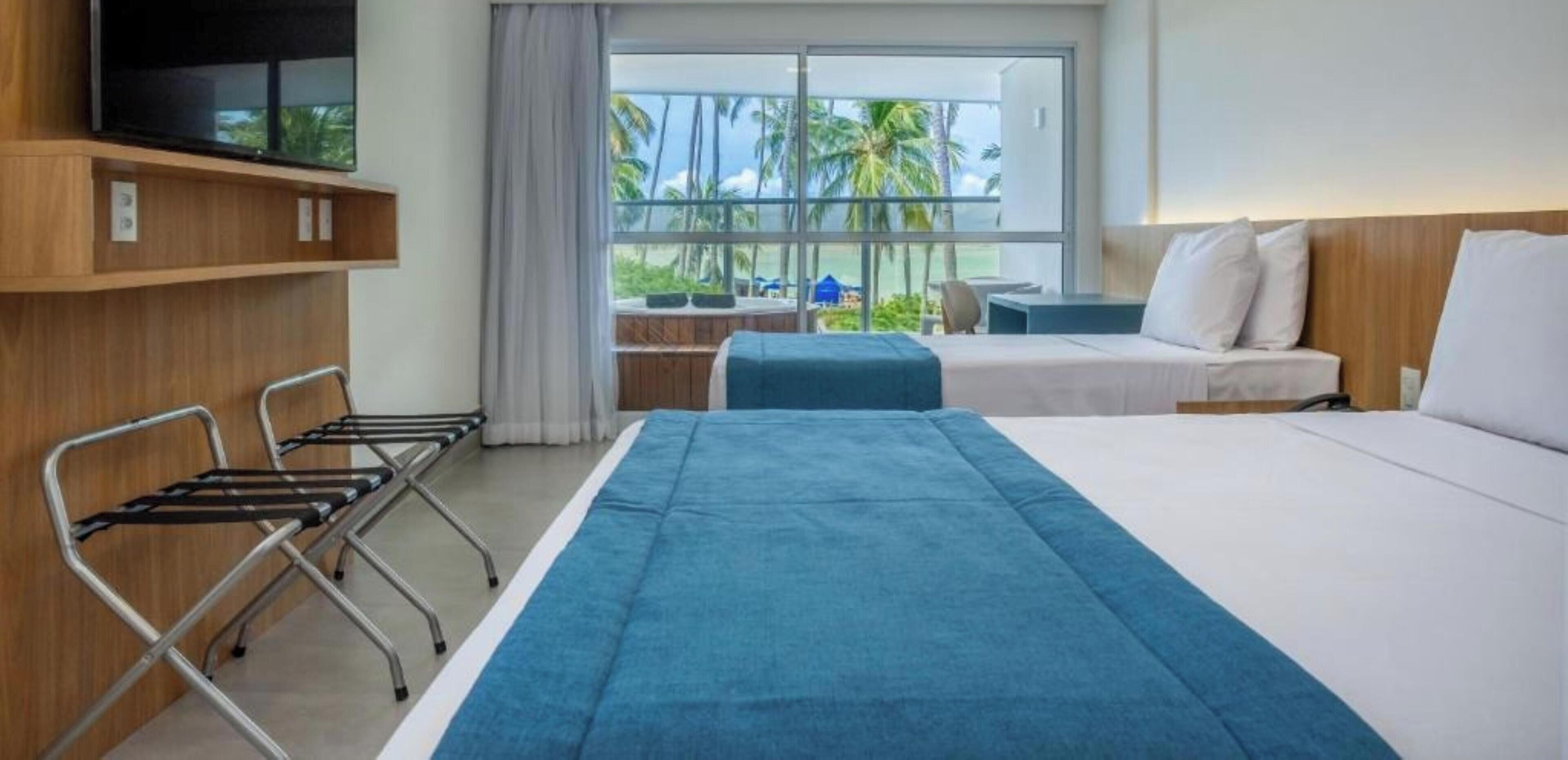 Suite Excellence Casal + 1 Com Banheira na Varanda - No Primeiro andar (vista Obra) | In-room safe, desk, laptop workspace, blackout curtains