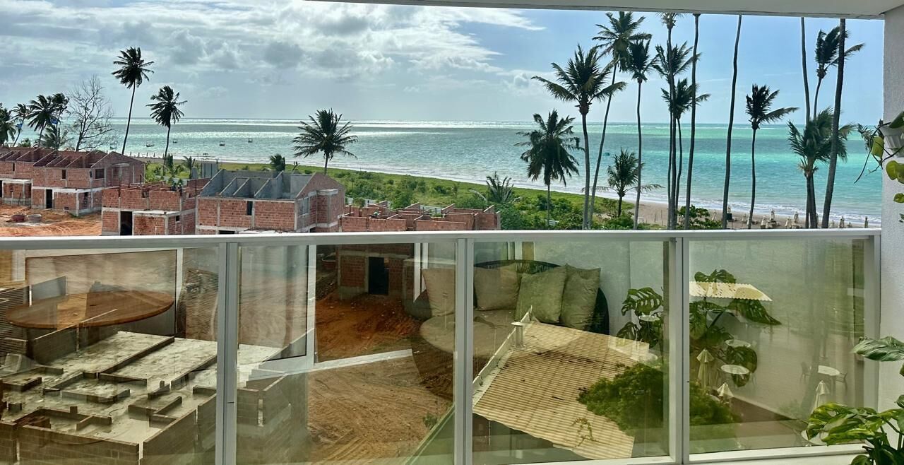 Värdeförvaringsskåp på rummet, skrivbord och arbetsyta för laptop