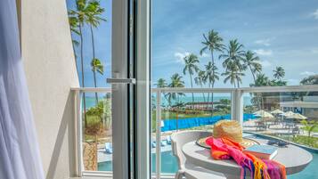 Vista Piscina Familia (2 cama casal) | Cofres nos quartos, escrivaninha, espaço de trabalho para notebook