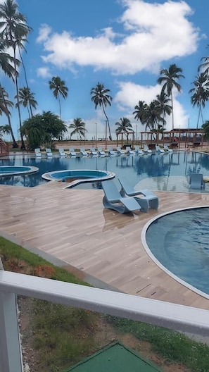 Vista Piscina Familia (2 cama casal) | In-room safe, desk, laptop workspace, blackout drapes