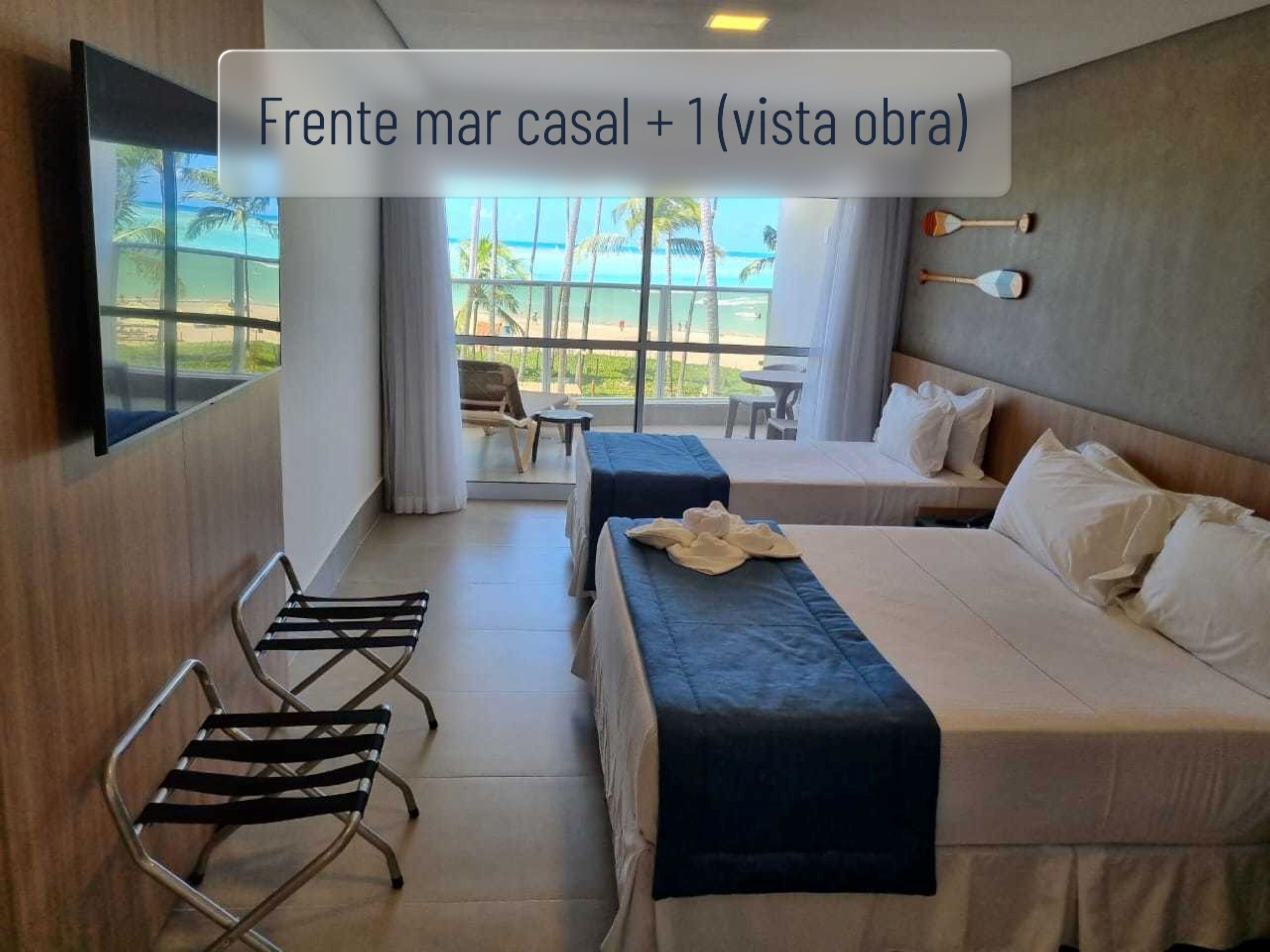 Frente mar casal+1 (vista obra) | In-room safe, desk, laptop workspace, blackout drapes