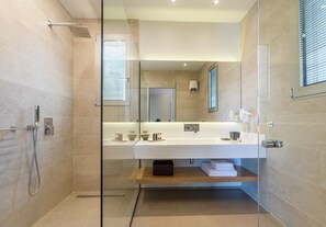 Shower, hair dryer, towels - Villa Melia - Three Bedroom Villa, Sleeps 6 (Nikiana)