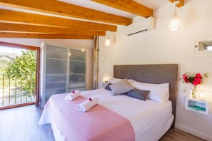 3 chambres, coffres-forts dans les chambres, fer et planche à repasser