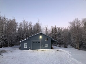 Exterior - Arctic HideAway - 2 bedroom Cozy home attached to a bakery! (Wasilla)