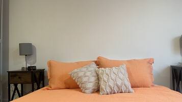 2 bedrooms, desk, free WiFi, bed sheets