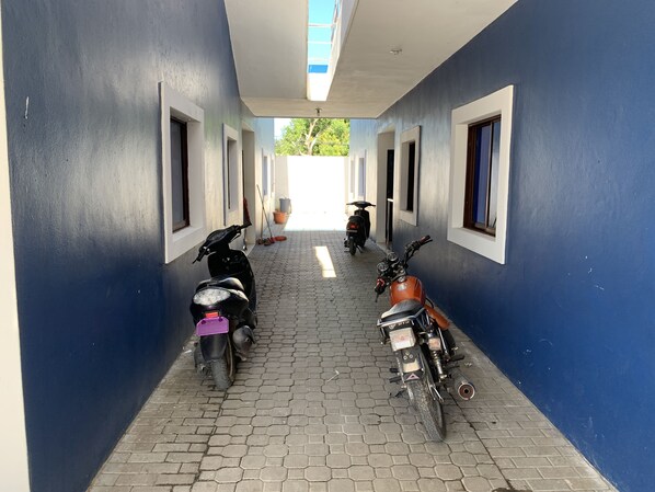 المنطقة المحيطة بالمنشأة