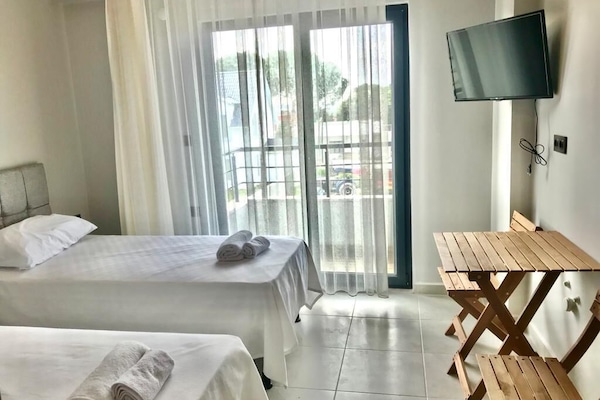 Classic Room, 2 Single Beds | Egyptian cotton sheets, premium bedding, desk, free WiFi