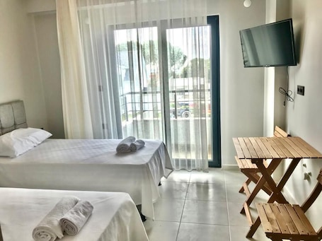 Classic Room, 2 Twin Beds | Egyptian cotton sheets, premium bedding, desk, free WiFi