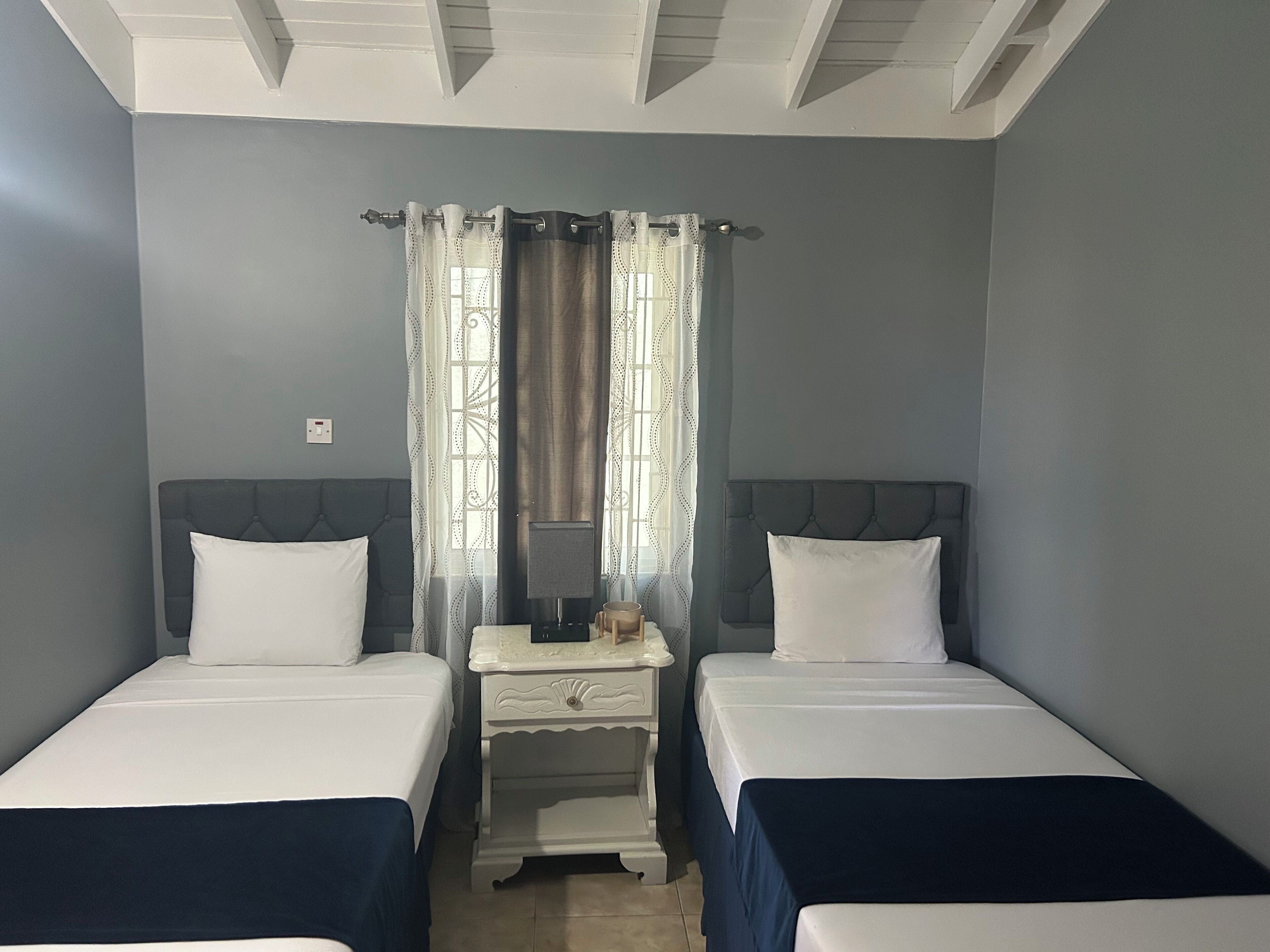 2 bedrooms, iron/ironing board, free WiFi