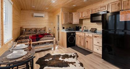 ⚡️ Relaxing Cabin studio, in ❤️ of the Tri Cities.
