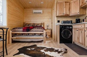 1 habitación, tabla de planchar con plancha, wifi gratis y ropa de cama 