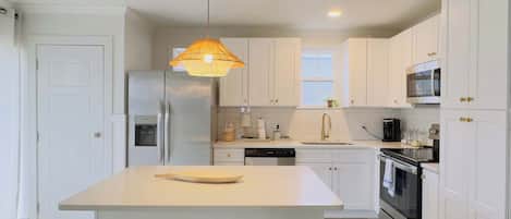 Refrigerador, microondas, parrilla de estufa y lavavajillas