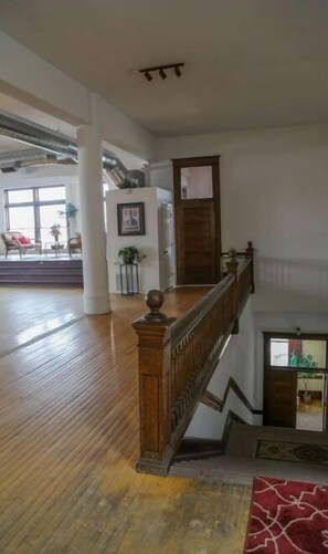 المنشأة من الداخل