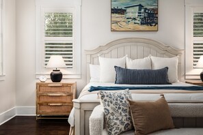 5 habitaciones, tabla de planchar con plancha y cuna de viaje 