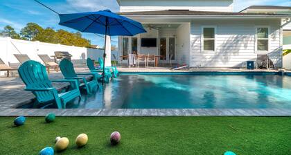 Family Retreat | Pool, Games, Bike to Beach