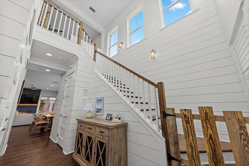 Modern Oasis | Pool, Golf Cart, Games + Splash Pad