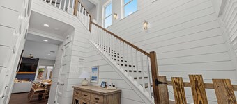 Modern Oasis | Pool, Golf Cart, Games + Splash Pad