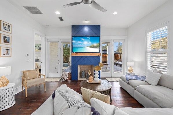 Smart TV, fireplace, DVD player, table football