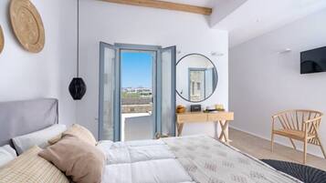 In-room safe, soundproofing, iron/ironing board, free WiFi