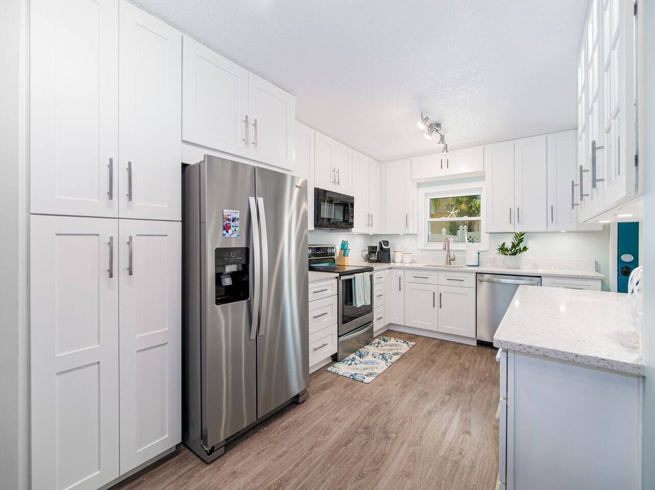 Beach Lovers Paradise! 3 Blocks from the Beach!