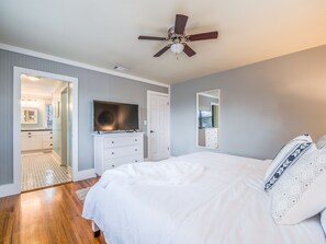 4 bedrooms, iron/ironing board, travel cot, free WiFi