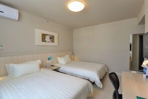 A hotel room with two beds, a desk, a chair, a flat-screen TV, and a ceiling light. - Jinjiang Inn (Xianju Huancheng North Road) (Xianju)