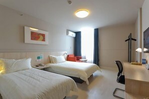 A hotel room with two beds, a desk, a chair, a TV, and a window with curtains. - Jinjiang Inn (Xianju Huancheng North Road) (Xianju)