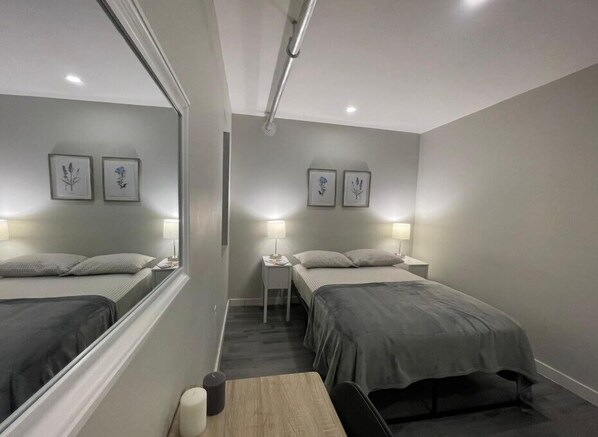 Deluxe-Zimmer, 1 Doppelbett, Nichtraucher | 1 Schlafzimmer, Verdunkelungsvorhänge, Bügeleisen/Bügelbrett