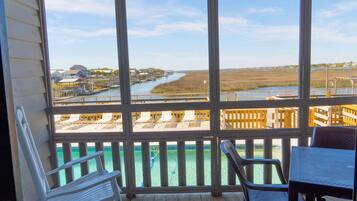 Departamento clásico, 2 habitaciones | Balcón