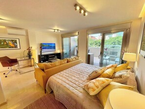 Ferros/tábuas de passar roupa, Wi-Fi, roupa de cama