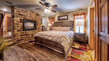 House, Multiple Beds, Hot Tub | 3 bedrooms, desk, laptop workspace, WiFi (free)