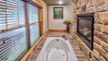 House, Multiple Beds, Hot Tub | Bathroom | Designer toiletries, hair dryer, towels, toilet paper