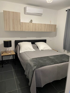 1 bedroom, travel cot, free WiFi, bed sheets - Residence Pasturella, Large studio 30m2, swimming pool, countryside (BASTIA)