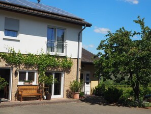 Superior Apartment, Private Bathroom (Blick auf die Weinberge 4) | Exterior - Weingut & Gästehaus Andreas Erz (Brauneberg)