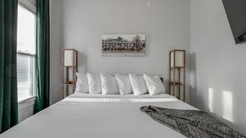 3 bedrooms, desk, iron/ironing board, travel crib
