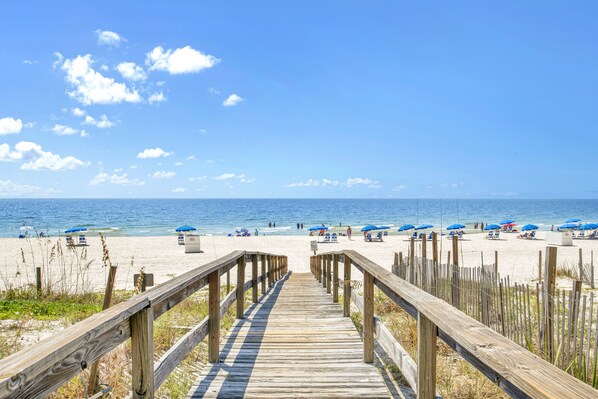 Beach nearby, sun loungers, beach towels