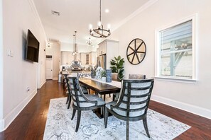 Dining - Lux Brand New! Beautiful House w/ Pool & Hot Tub (New Orleans)