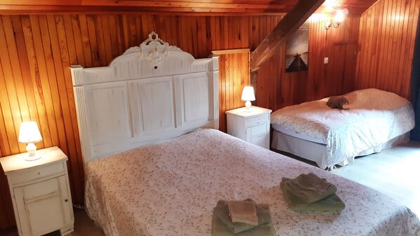 4 bedrooms, iron/ironing board, travel cot, free WiFi