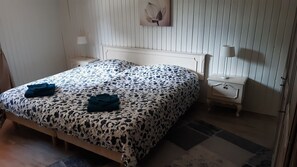 4 chambres, fer et planche à repasser, lit parapluie, Wi-Fi gratuit