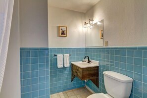 Bathroom - Loyal Duke Lodge (Salida)