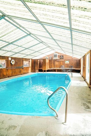 Outdoor pool - Loyal Duke Lodge (Salida)